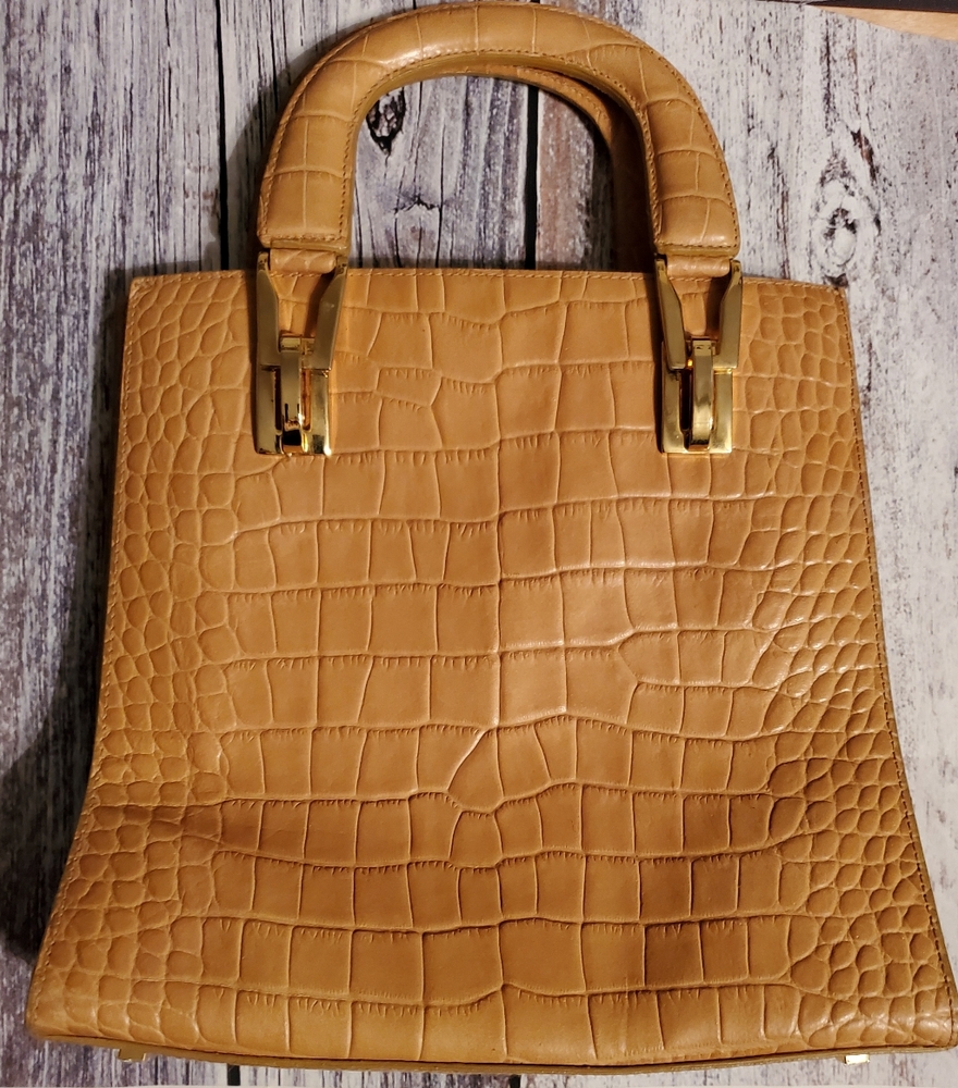 NWOT Hollywood Embossed Croc Leather Purse